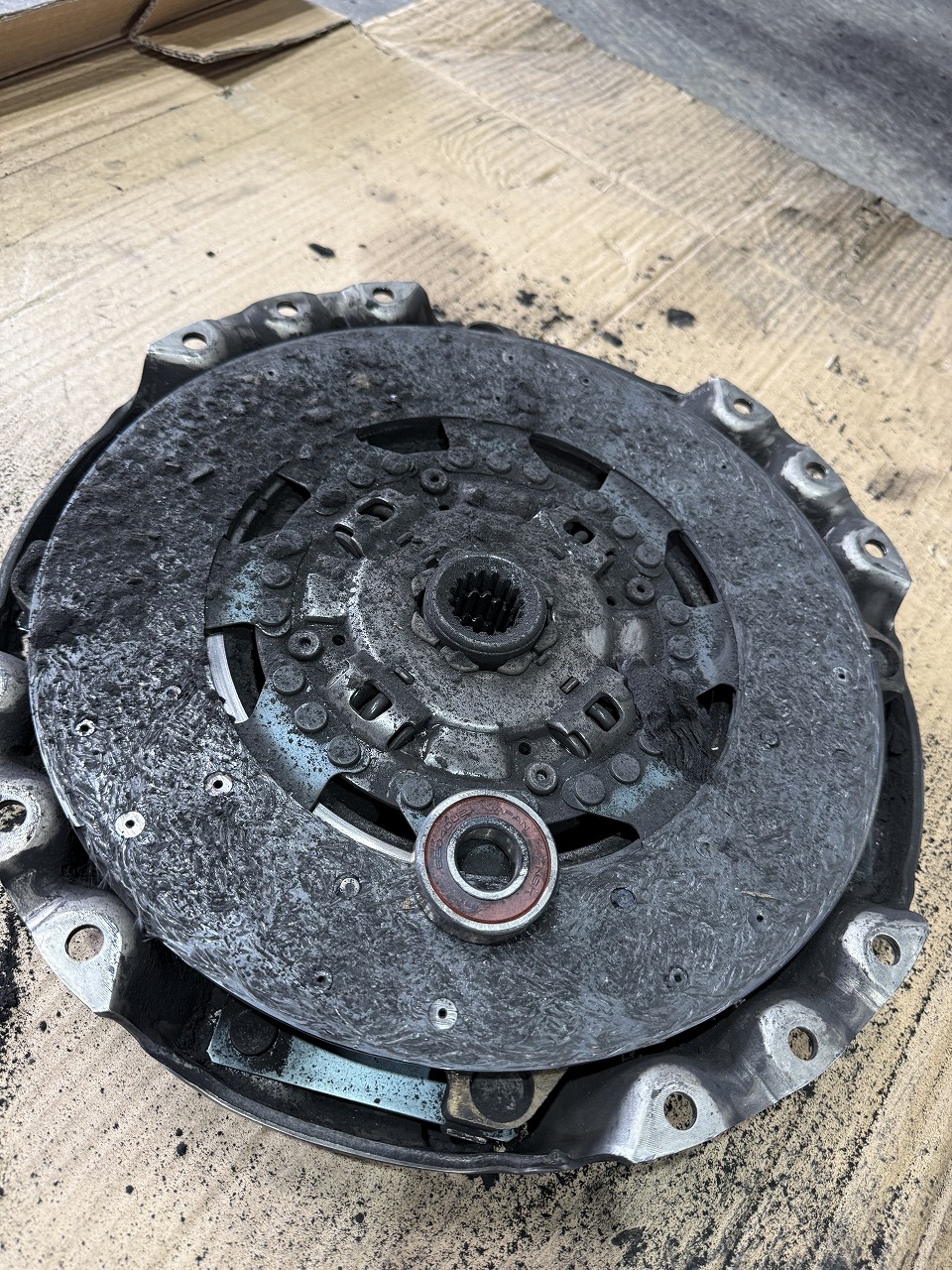 UD コンドル　クラッチ交換　フライホイール研磨